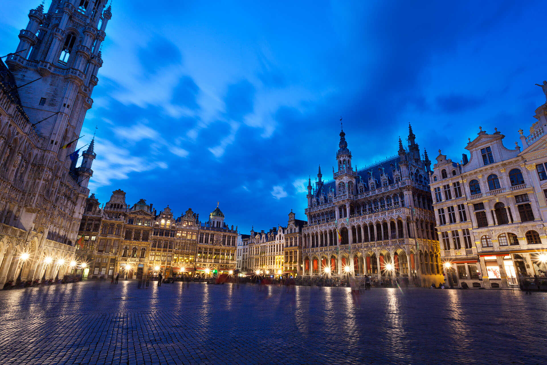 Brussels main square lit up at night