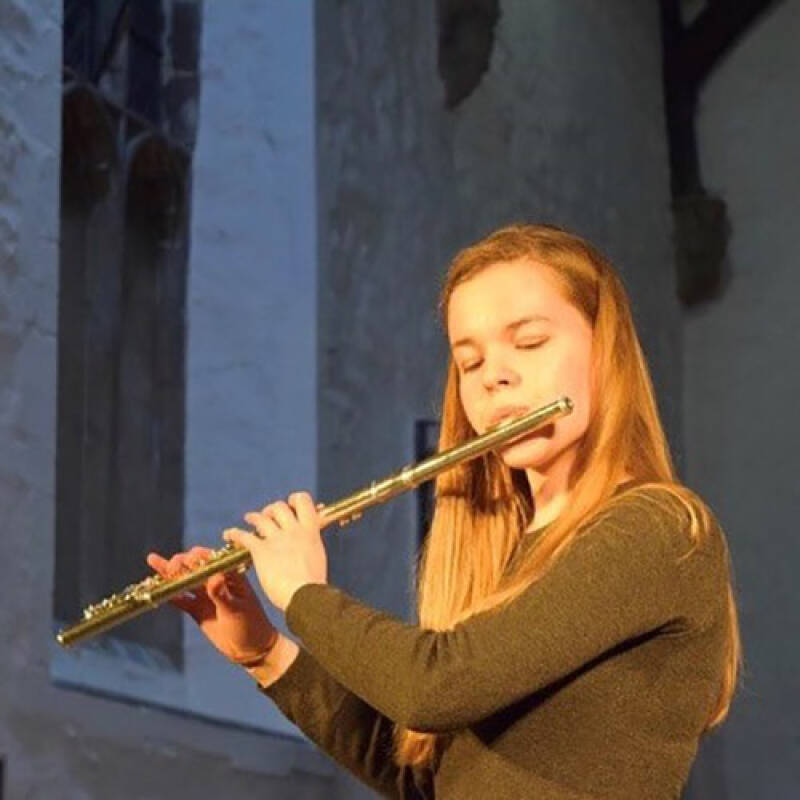 Beth Chapman playing flute