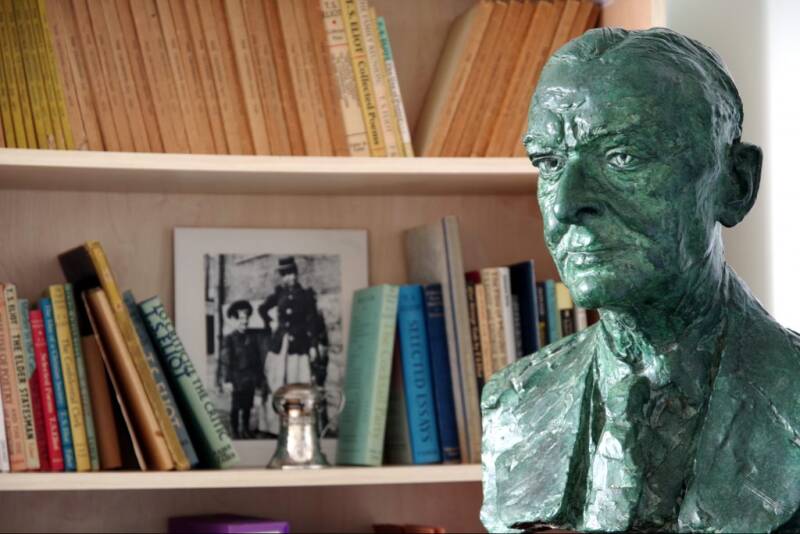 T.S.Eliot bust in front of bookcase.