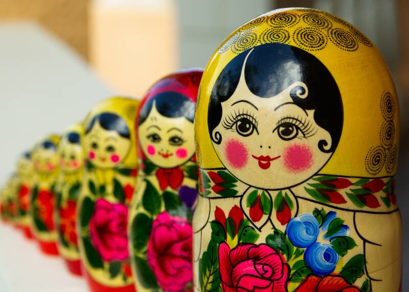 A row of Russian dolls sit next to each other on a shelf