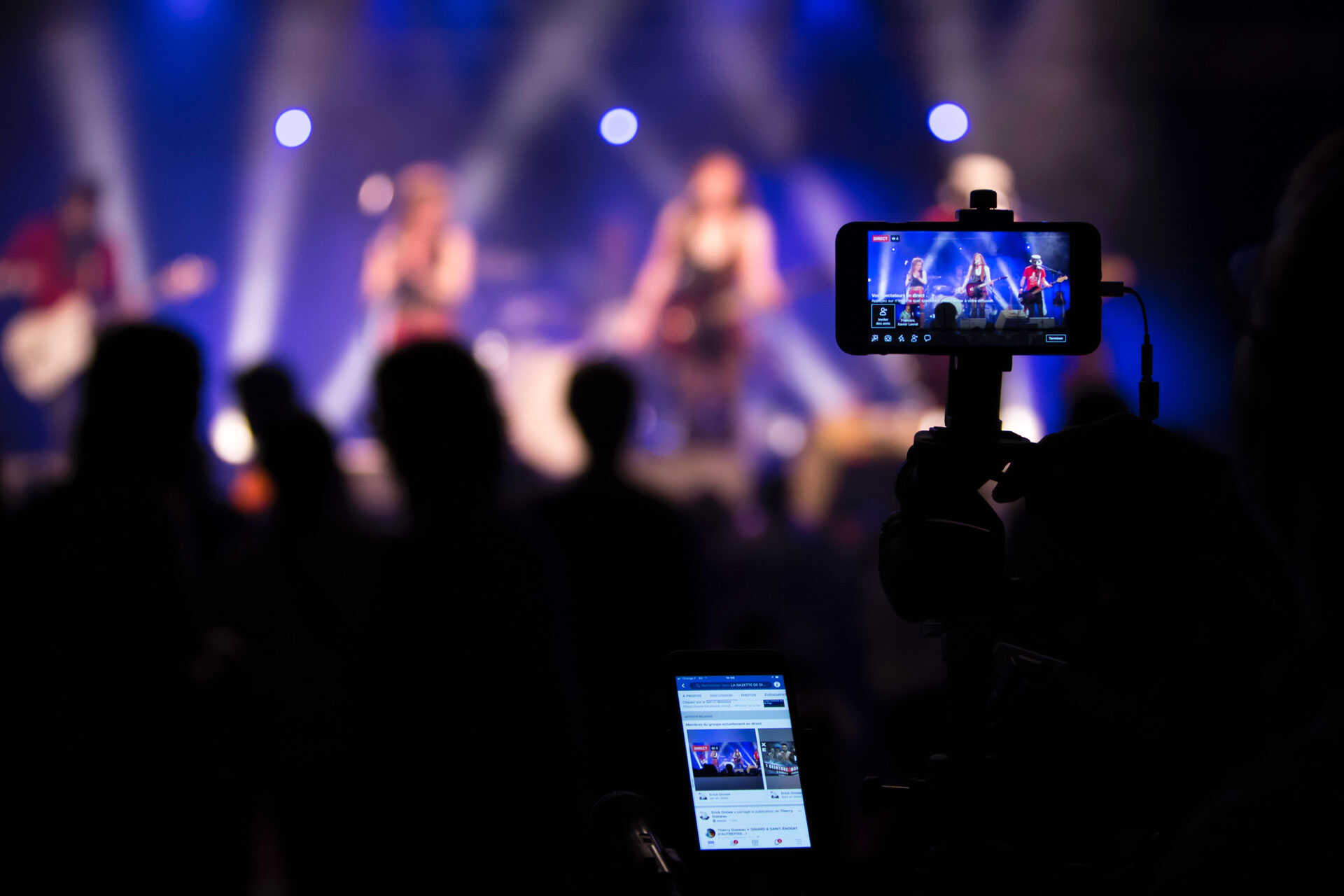 Film of a concert using a smartphone