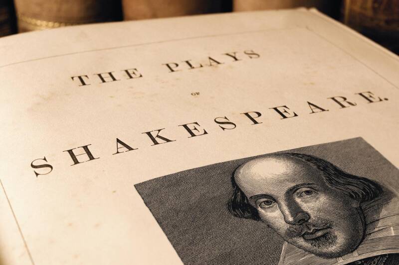 An image of the title page of a volume of the Plays of Shakespeare, featuring an image of Shakespeare in the centre.