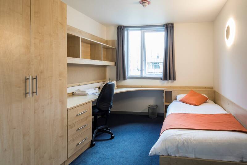 Keynes College single en-suite bedroom