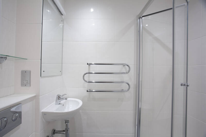 Turing en-suite bathroom