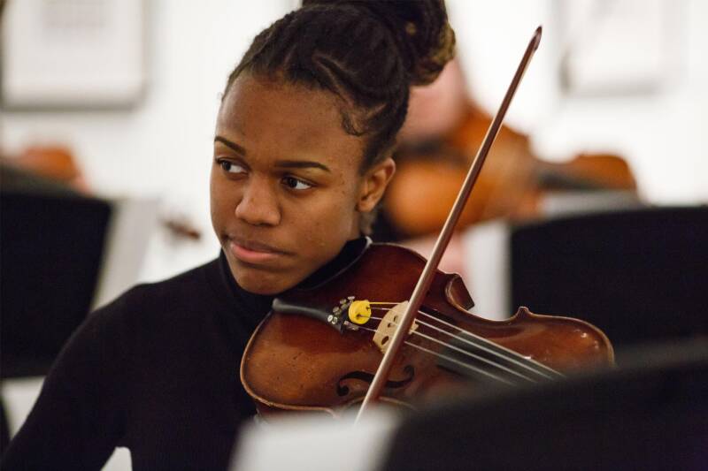 Melody Brooks playing the violin