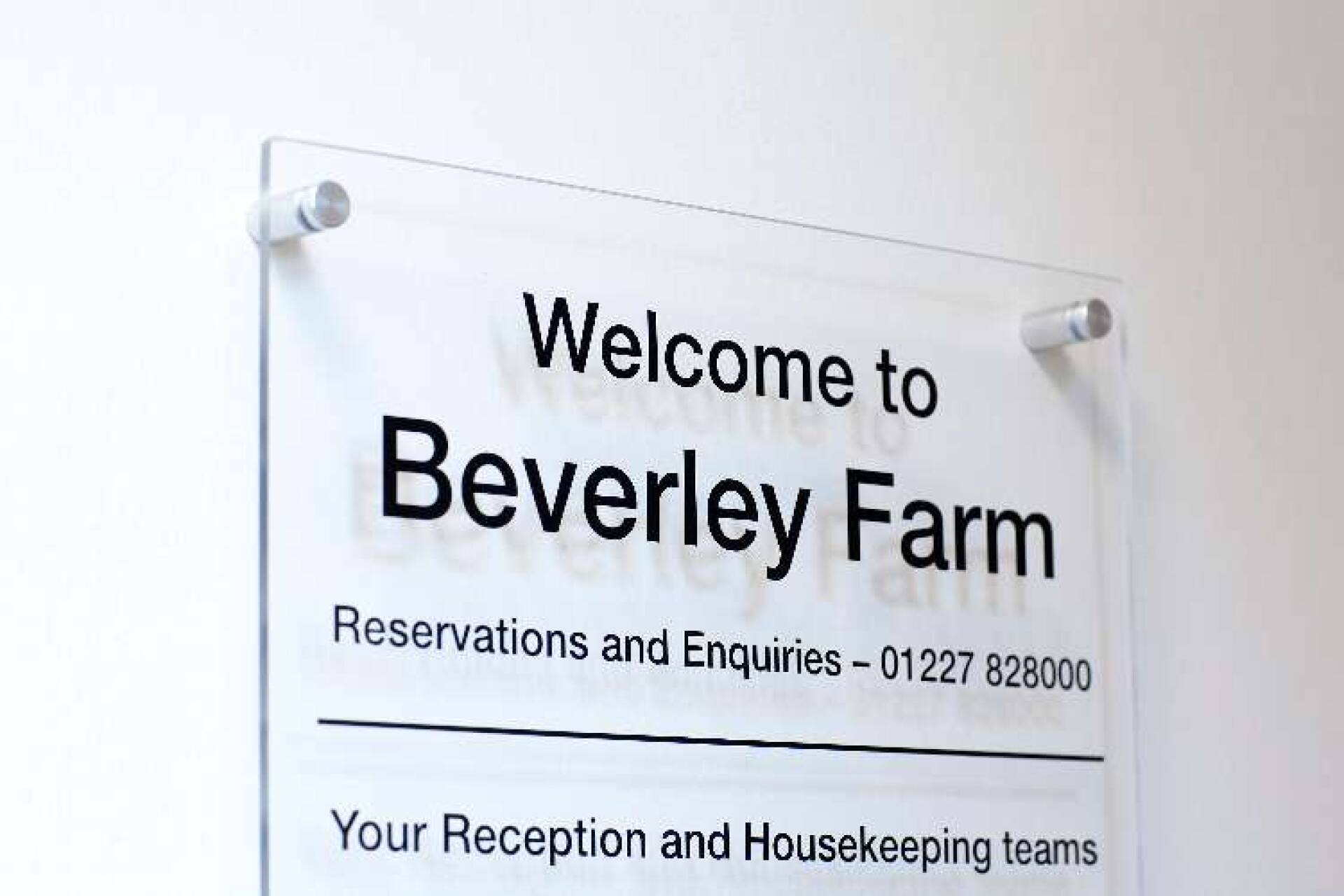 Welcome to Beverley Farm sign