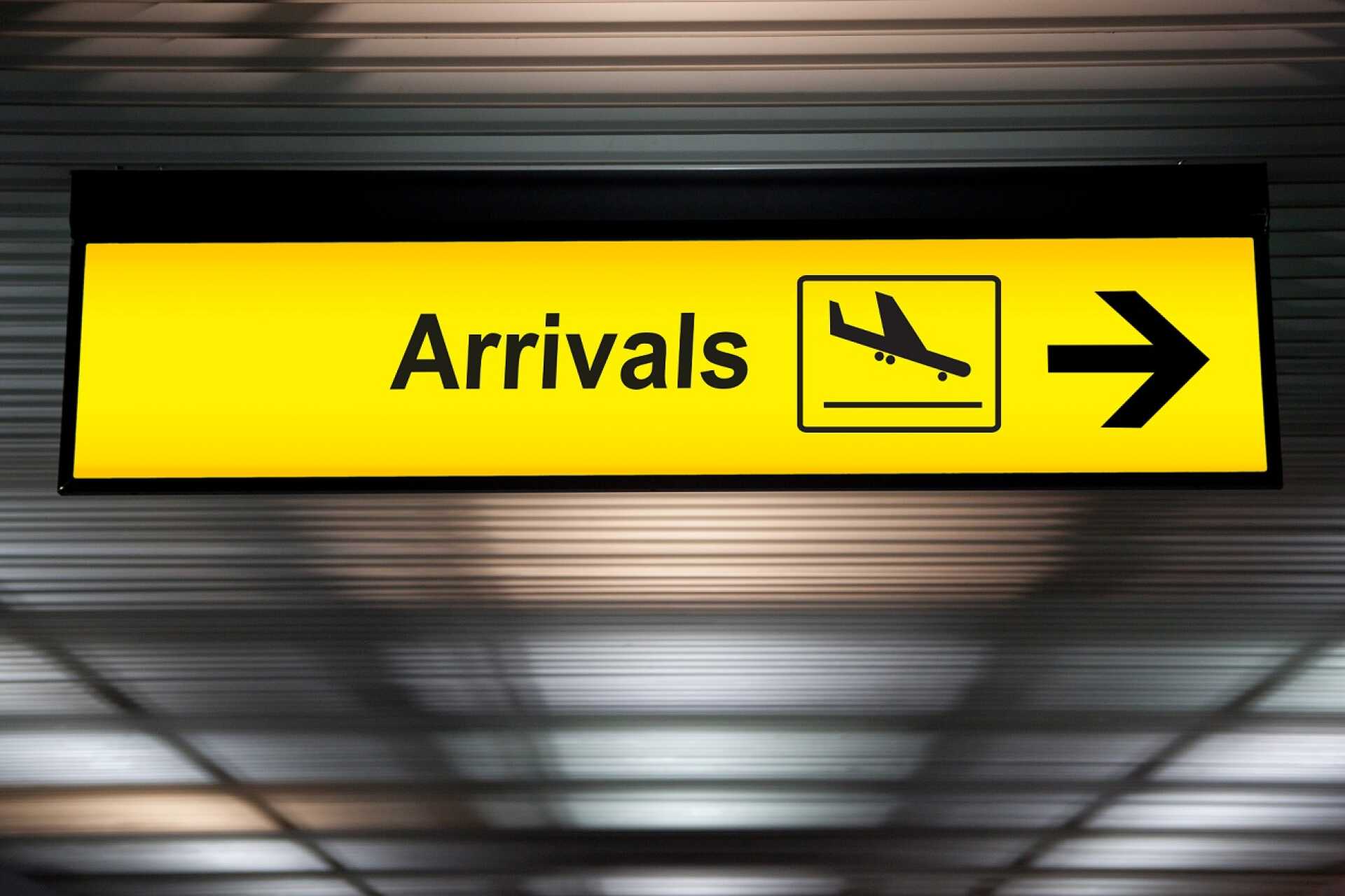 Arrivals sign at an airport
