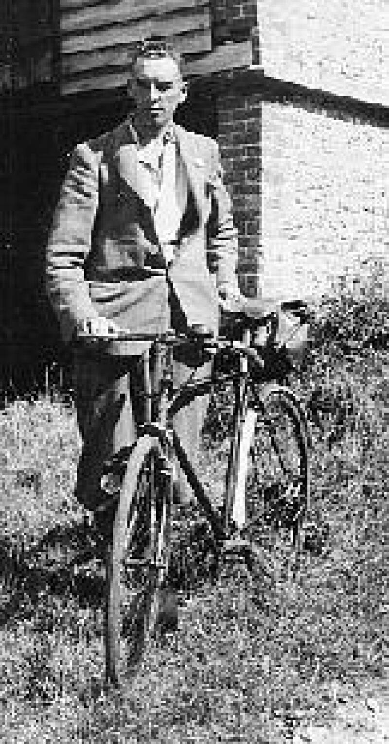 Black and white photograph of Syd Simmons at Oldland Mill, Keymer, Ditchling, Sussex, 23 September 1934.