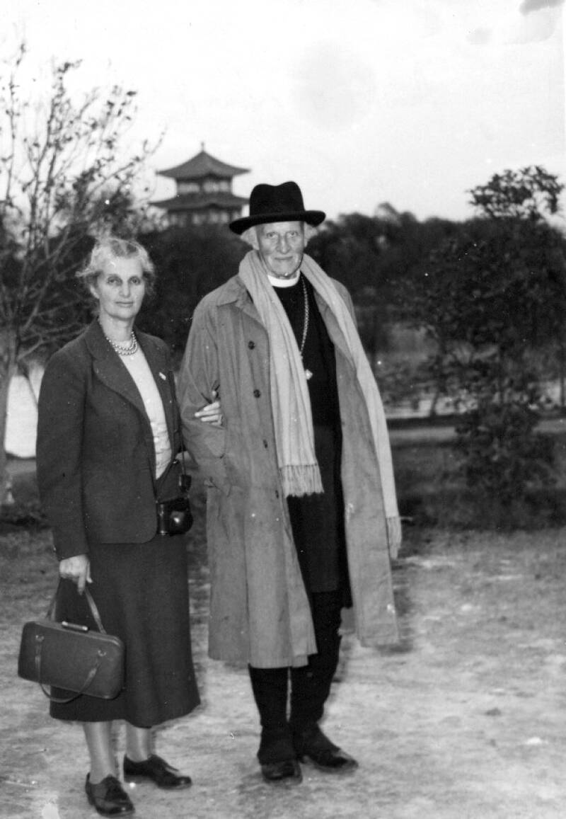 Photograph of Hewlett and Nowell during a visit to China in 1952