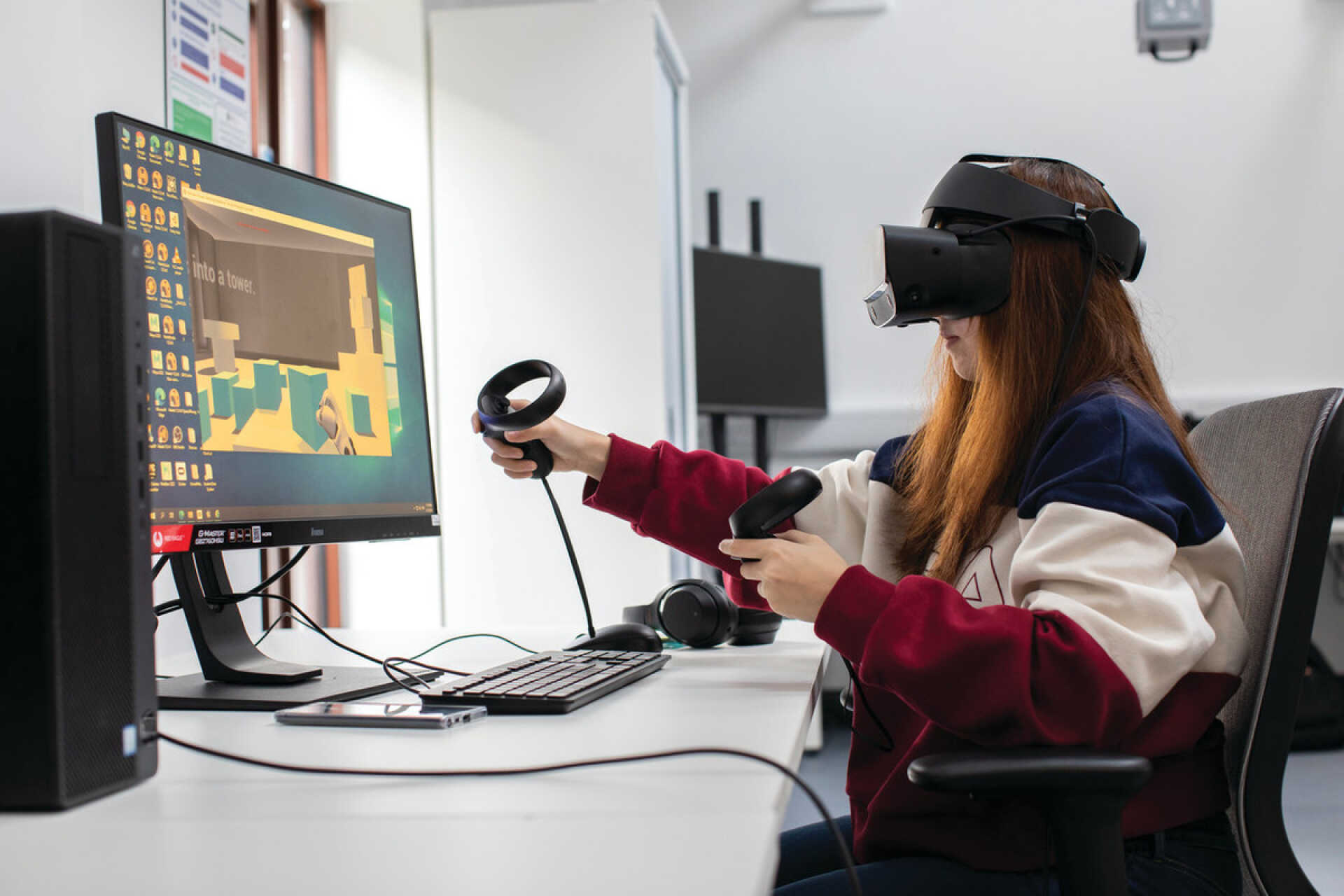 Student in VR lab