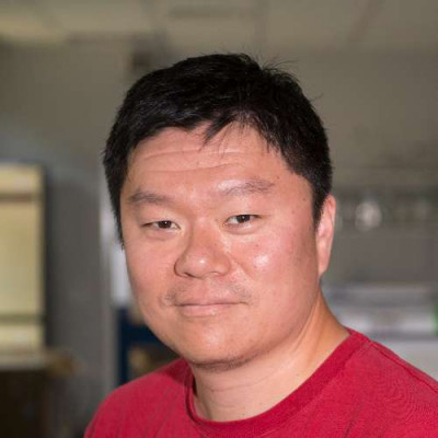 Portrait of Dr Wei-Feng Xue 