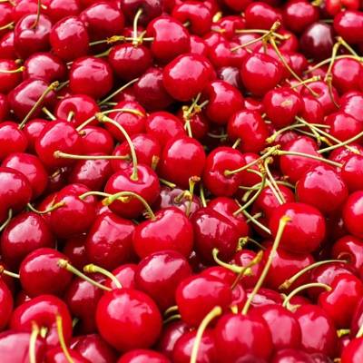 Brght red cherries