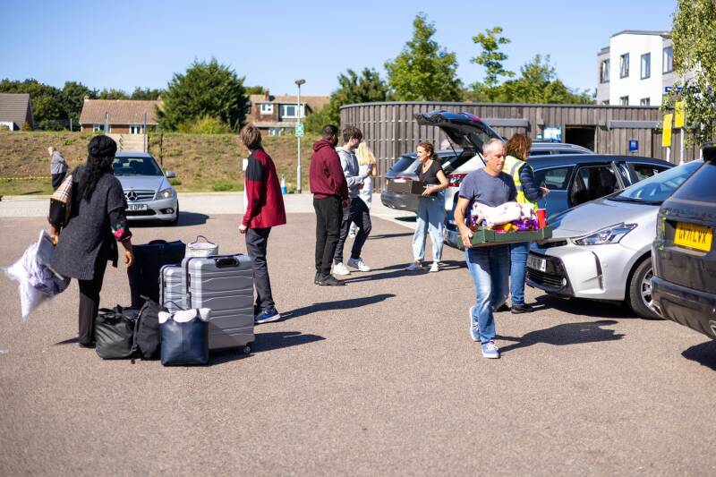 student helpers carrying student belongings to rooms