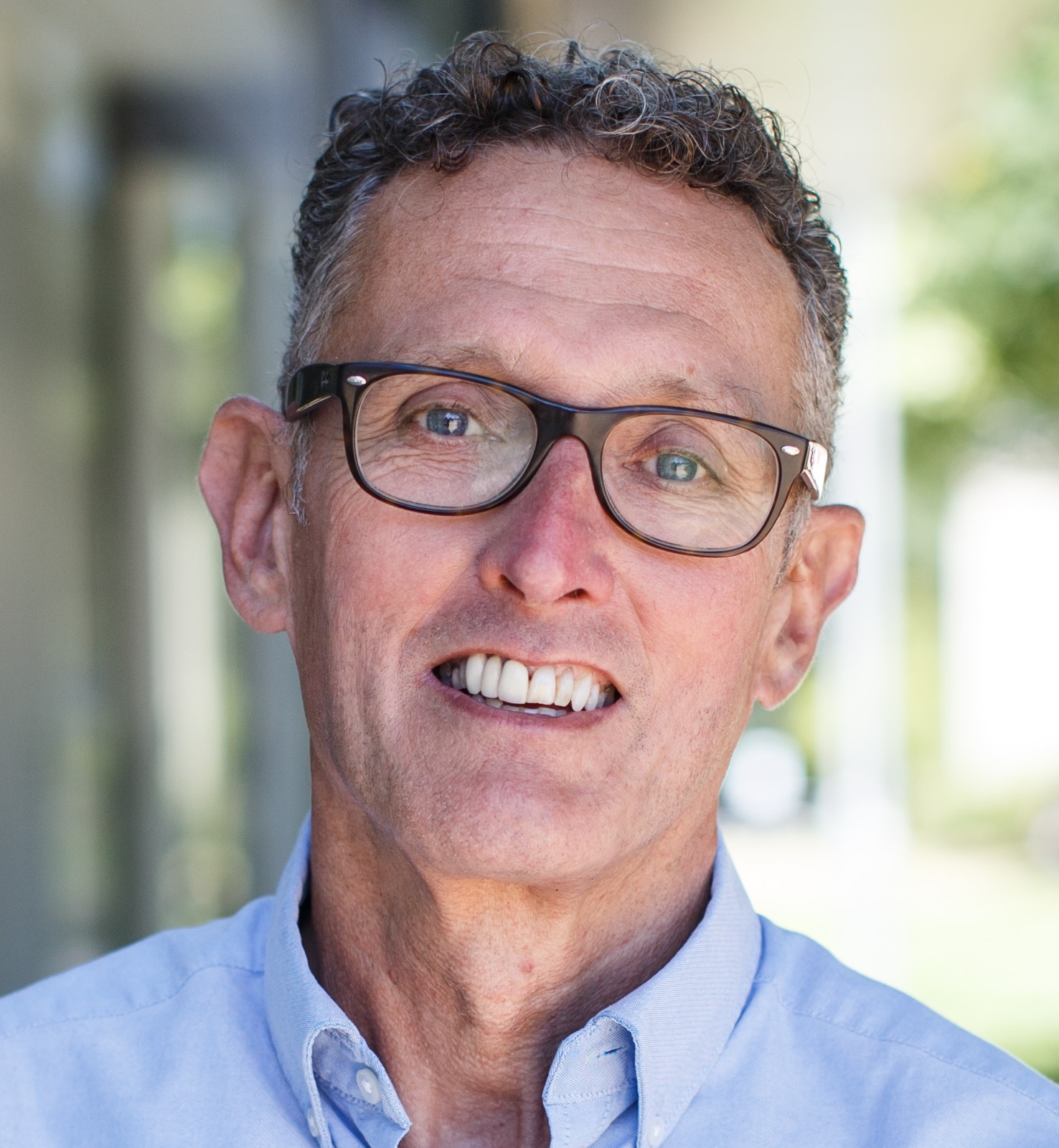 Portrait of Dr Peter Baker