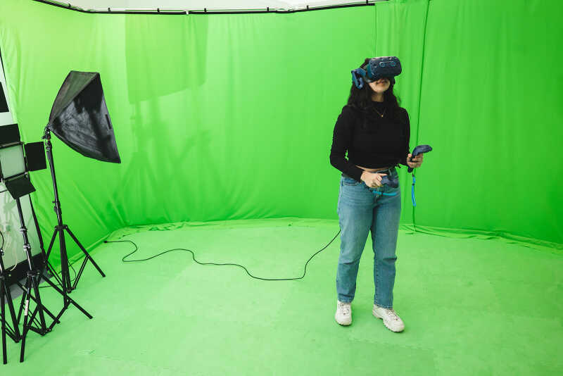 Female student in our VR labs.