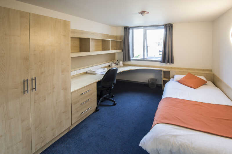 Keynes College single en-suite room