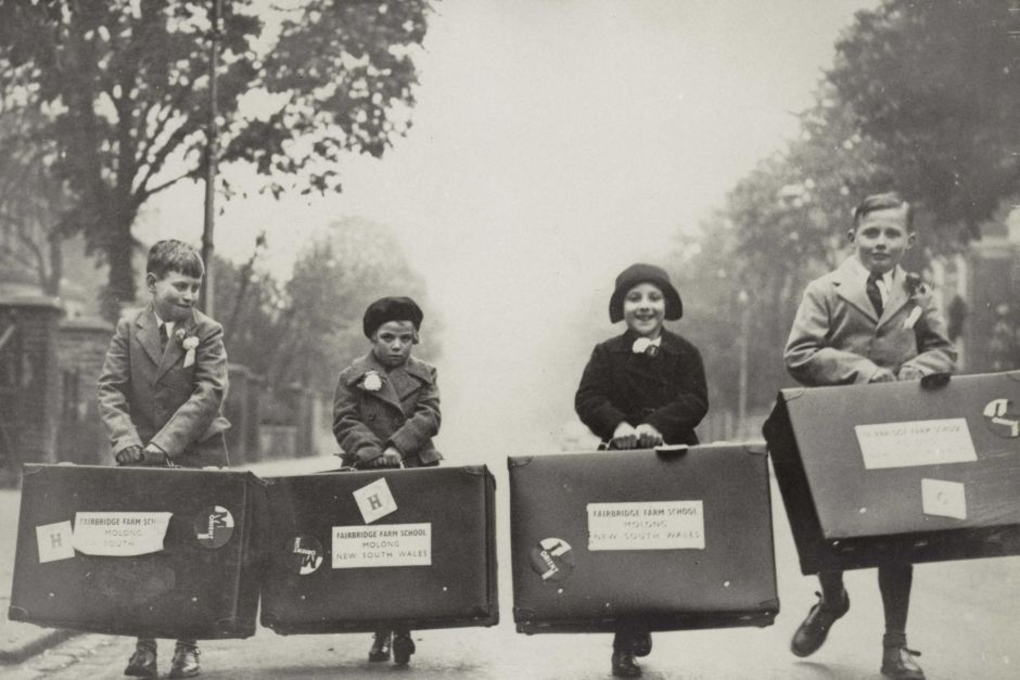 Black-and-white photo of child emigrés in late 1930s