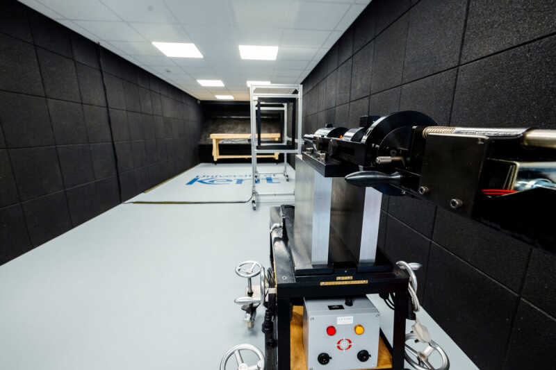 The technical equipment in the ballistics chamber