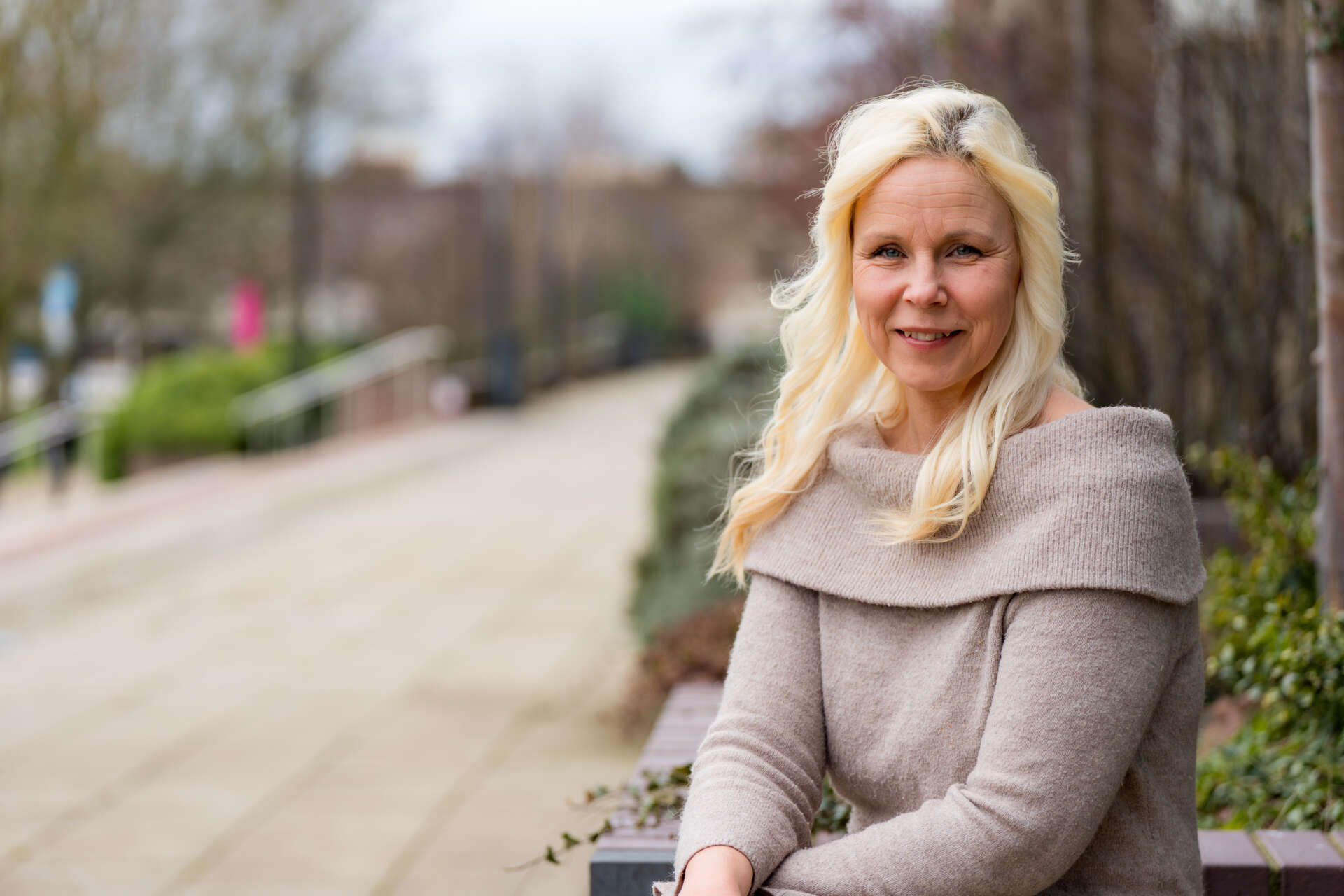 PhD student Katrine smiling outside the library