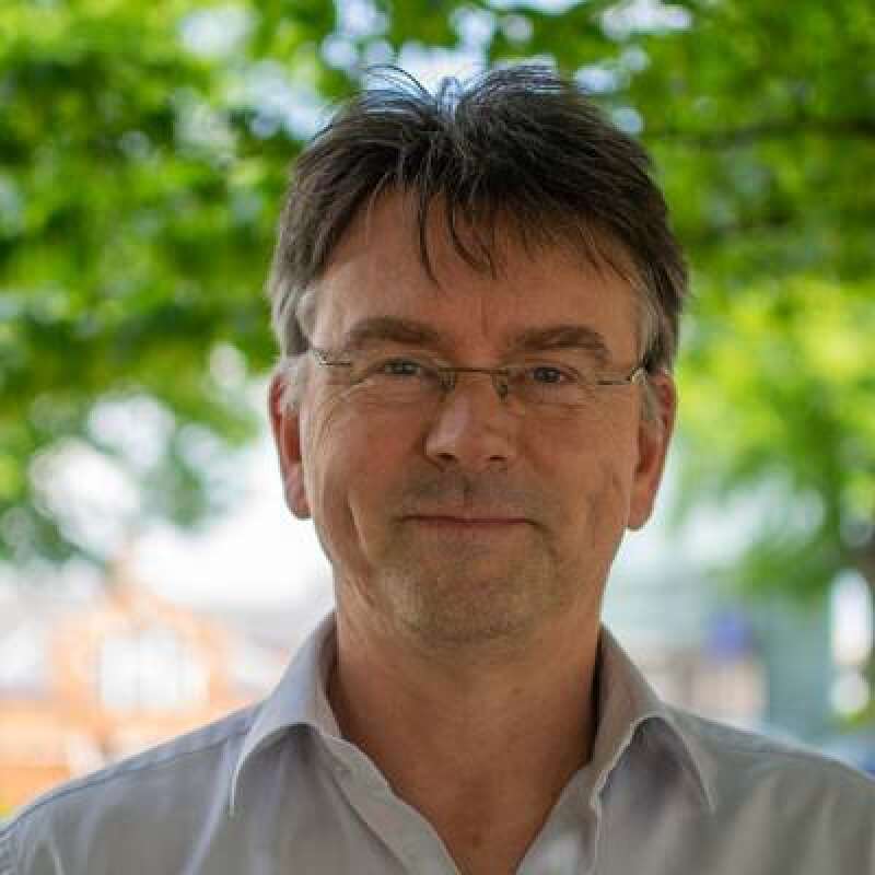 Dr Simon Scott