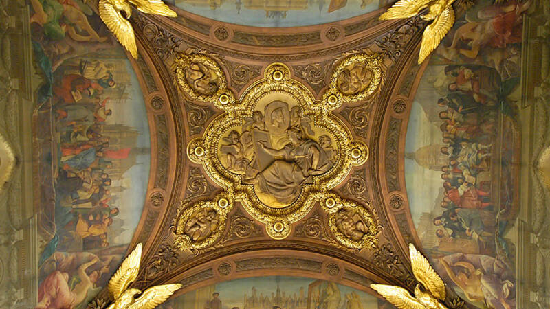 ornate louvre ceiling